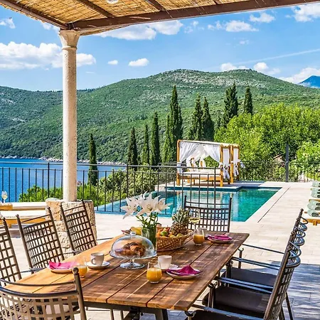Villa Scattered Pebbles Molunat