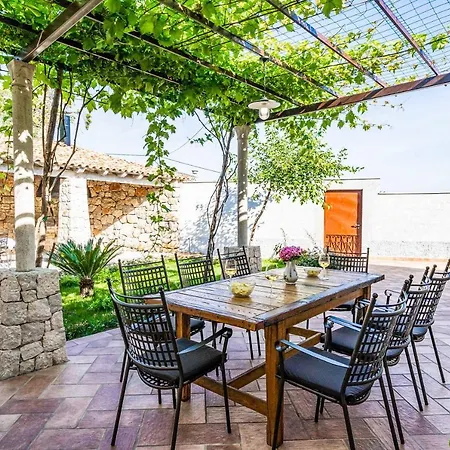 Scattered Pebbles Villa *