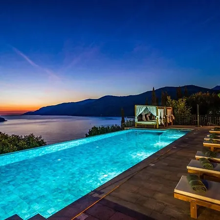 Villa Scattered Pebbles